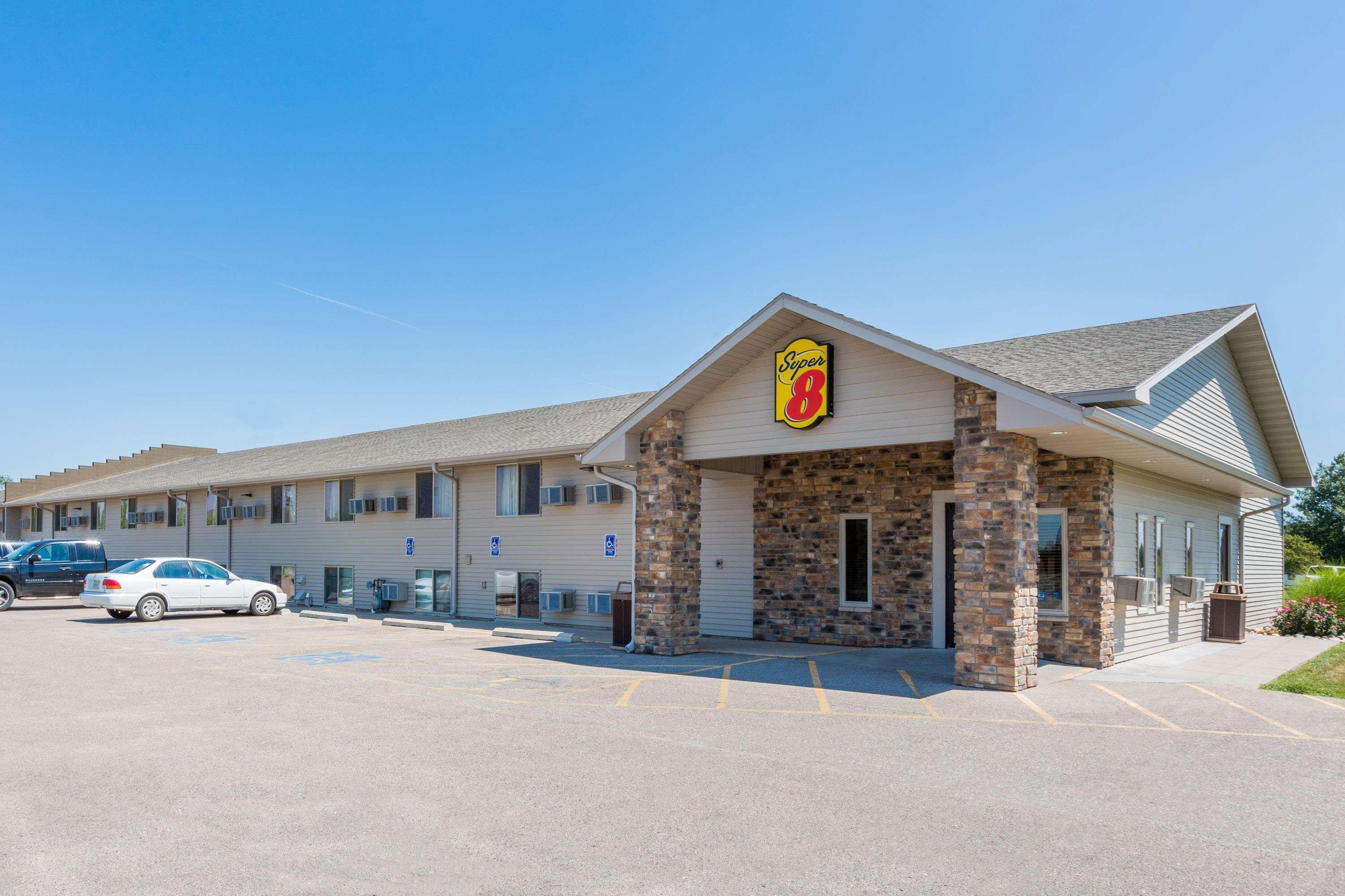 Super 8 By Wyndham Kearney Motel Exterior photo
